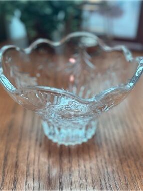 Mikasa Christmas Night Thulium/Cerium Crystal Pedestal Bowl
